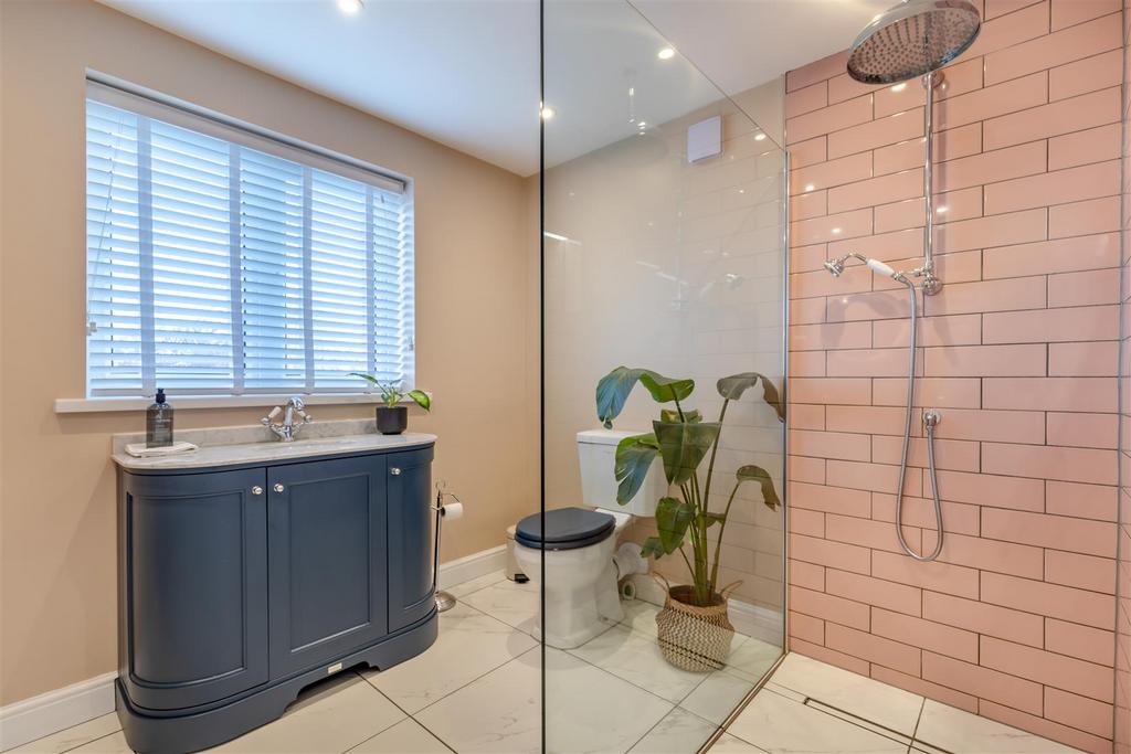 8593622-interior17.jpg