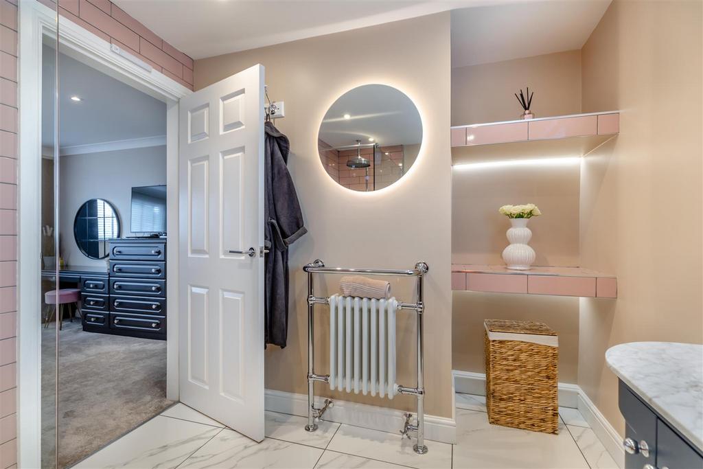 8593622-interior18.jpg