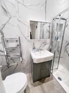 4 bedroom flat to rent, Woodside Park Road, London