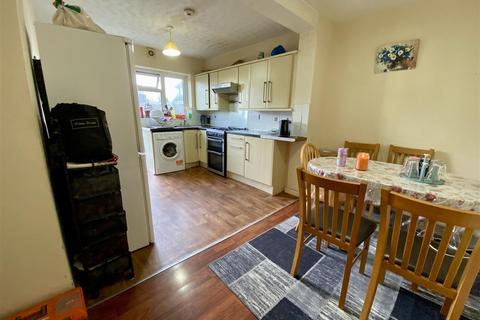 3 bedroom semi-detached house for sale, Studley Road, Dagenham