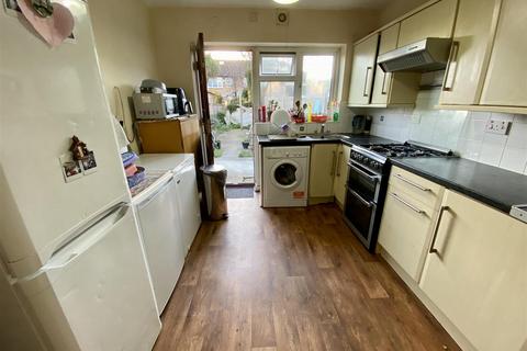 3 bedroom semi-detached house for sale, Studley Road, Dagenham
