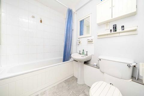 1 bedroom flat for sale, Garter Way, London SE16