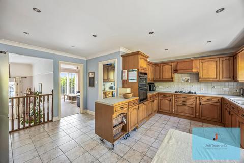 5 bedroom detached house for sale, Surrenden Crescent, Brighton