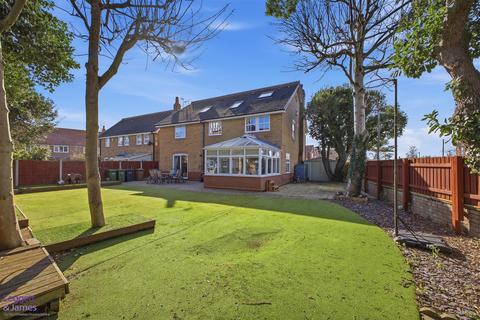 6 bedroom detached house for sale, Prince Henrys Close  Evesham