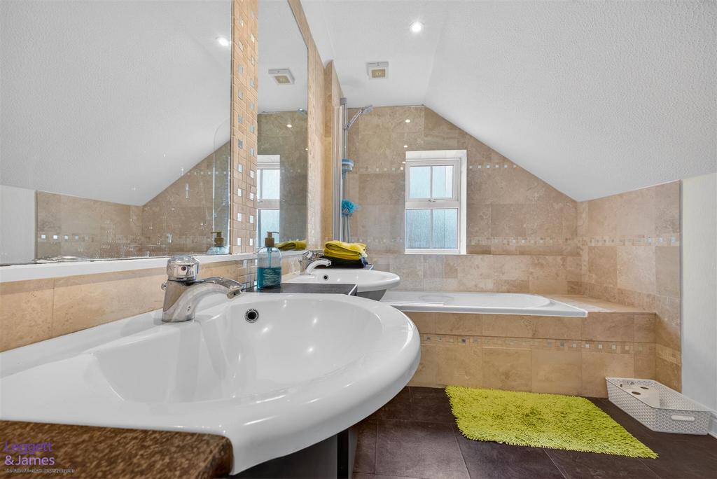 Master Ensuite