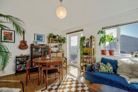 2 bedroom flat to rent, Horniman Drive, London SE23