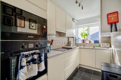 2 bedroom flat to rent, Horniman Drive, London SE23