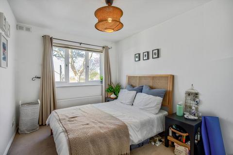 2 bedroom flat to rent, Horniman Drive, London SE23
