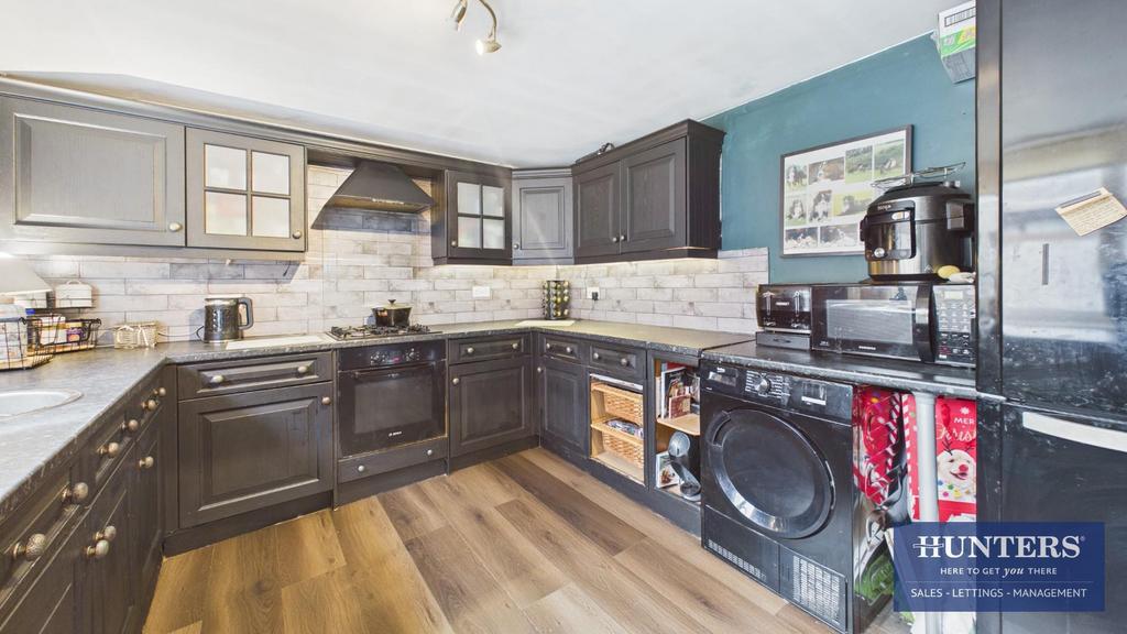 Kitchen / Dining Area