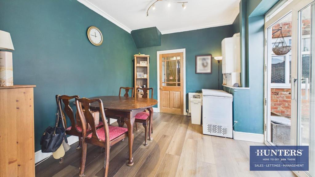 Kitchen / Dining Area