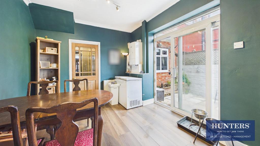 Kitchen / Dining Area