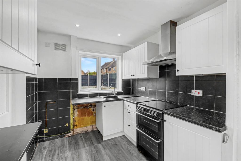 Kitchen 2.jpeg