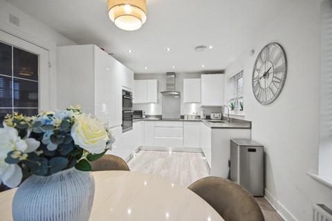 3 bedroom semi-detached house for sale, Batten Way, Featherstone, Pontefract, West Yorkshire