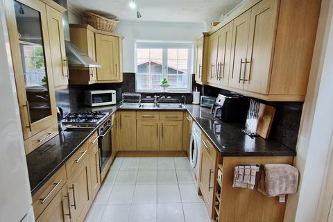 3 bedroom detached house for sale, Damigos Road, Gravesend DA12