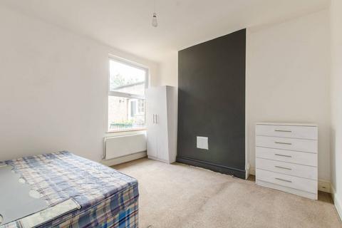 2 bedroom flat to rent, Bavent Road, Denmark Hill, London, SE5