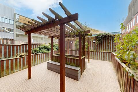 2 bedroom flat for sale, 270 Field End Road, Ruislip HA4
