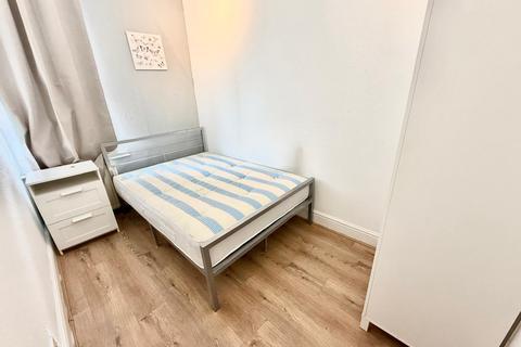 4 bedroom house share to rent, Landcross Road, MANCHESTER, M14