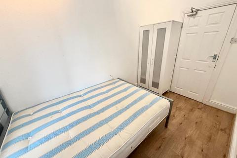 4 bedroom house share to rent, Landcross Road, MANCHESTER, M14