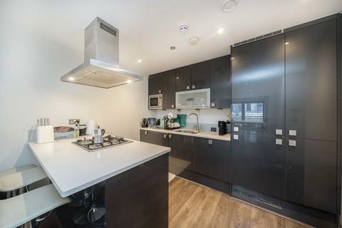 2 bedroom flat to rent, Plumbers Row, London E1