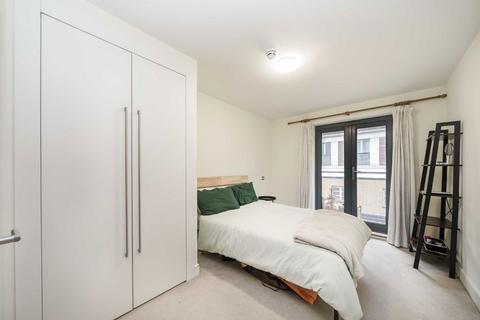 2 bedroom flat to rent, Plumbers Row, London E1
