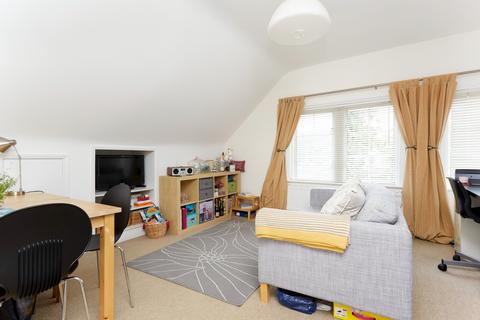 1 bedroom flat to rent, Feltham Avenue, East Molesey KT8