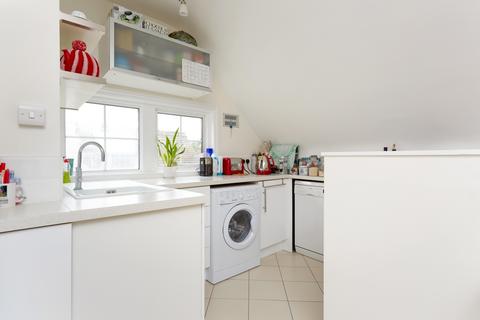 1 bedroom flat to rent, Feltham Avenue, East Molesey KT8