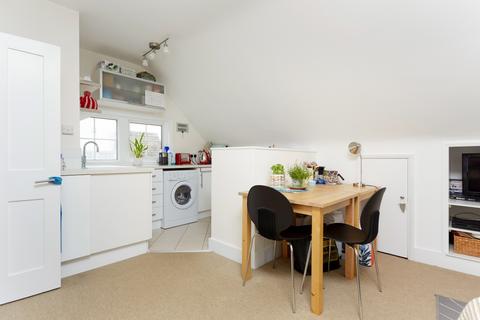 1 bedroom flat to rent, Feltham Avenue, East Molesey KT8