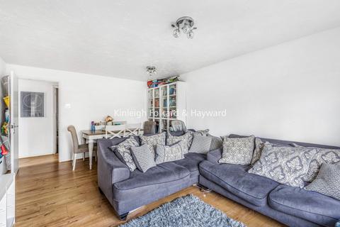 2 bedroom flat to rent, Winterburn Close, London, N11