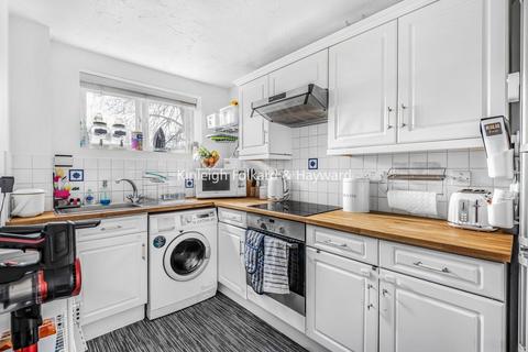 2 bedroom flat to rent, Winterburn Close, London, N11