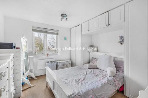 2 bedroom flat to rent, Winterburn Close, London, N11