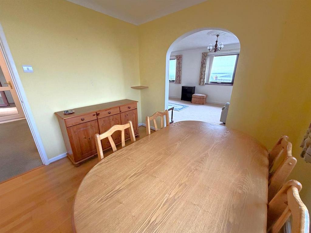 Dining room (2).jpg