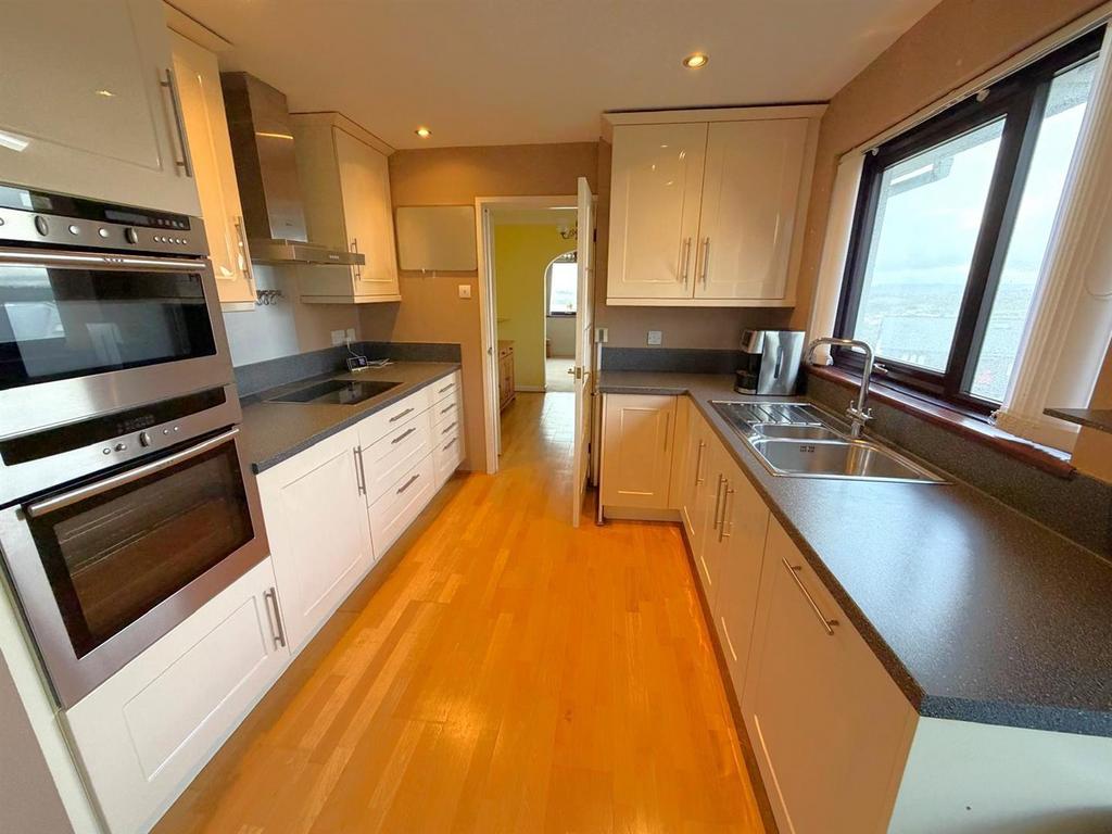 Kitchen (2).jpg