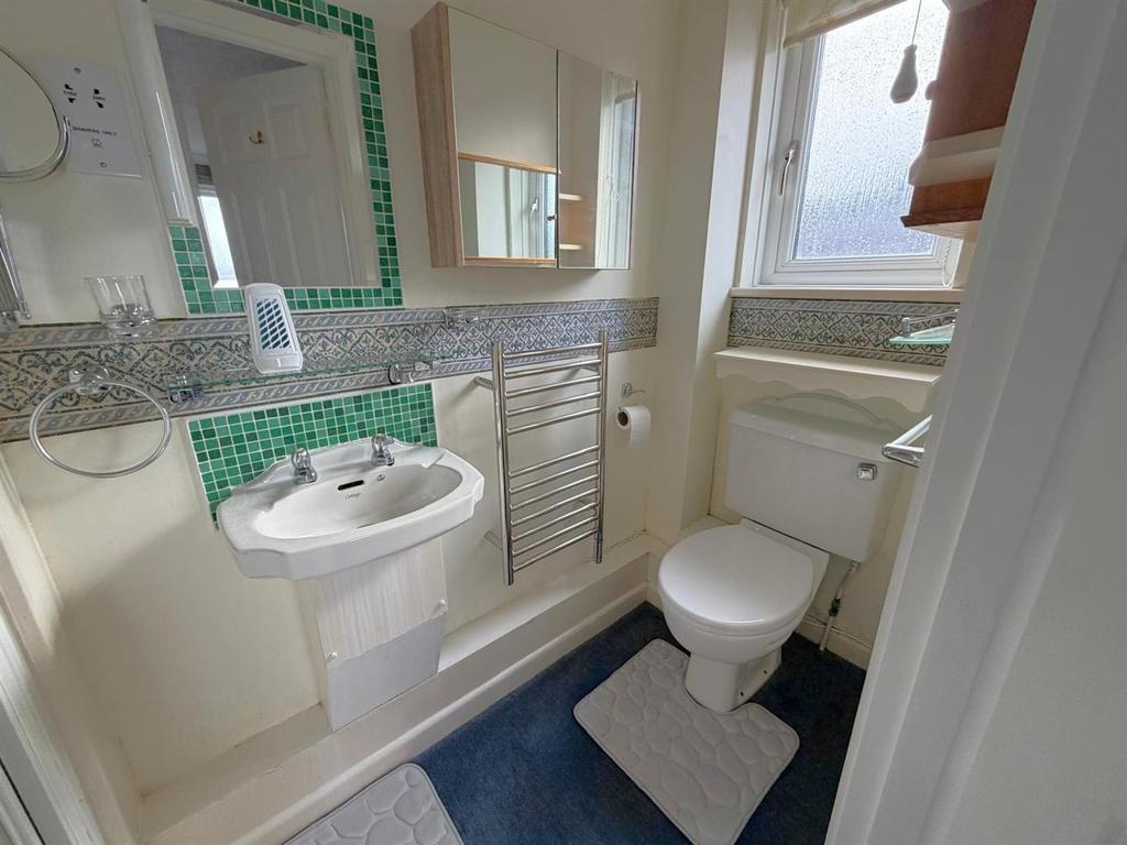 Shower room 2.jpg