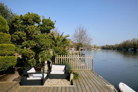 4 bedroom detached house for sale, Wheatleys Eyot, Sunbury-on-Thames, TW16