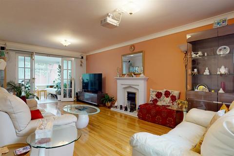 4 bedroom detached house for sale, Minorca Grove, Milton Keynes MK5