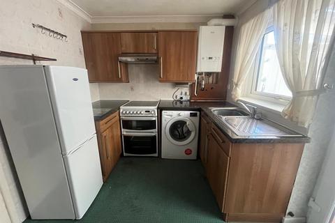 2 bedroom terraced house for sale, Kinder Avenue, Huddersfield HD4