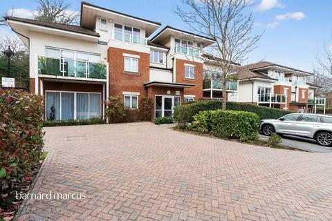 2 bedroom flat for sale, Hill View, Dorking
