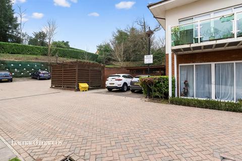 2 bedroom flat for sale, Hill View, Dorking