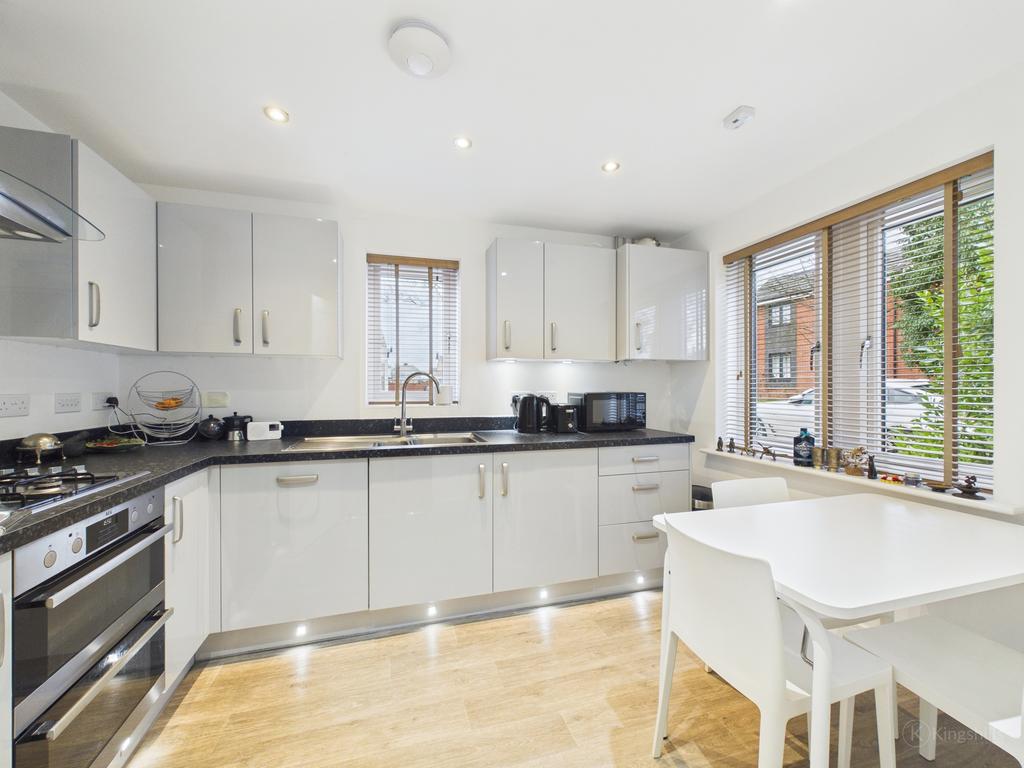 Kitchen/ Breakfast Room
