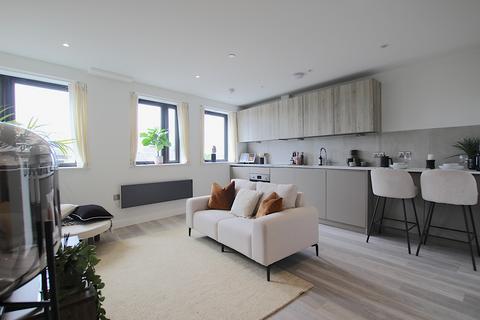 Studio to rent, High Street, Waltham Cross EN8