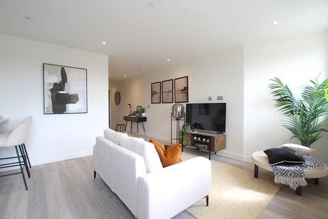 Studio to rent, High Street, Waltham Cross EN8