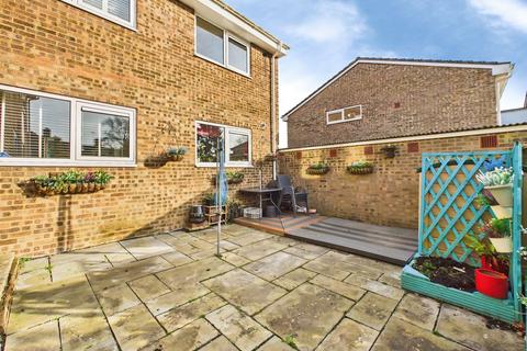 undefined, Gardeners Close, Horsham RH12