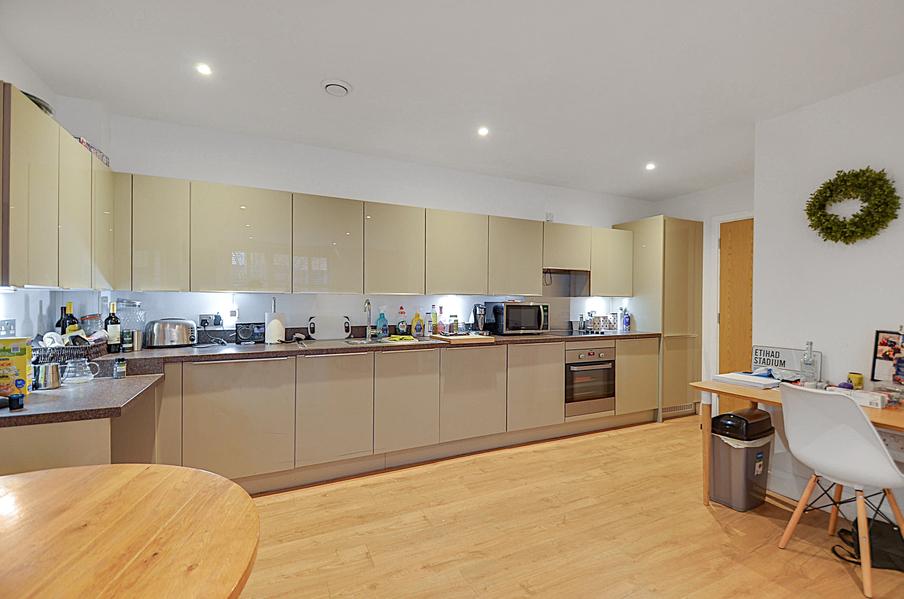 Kitchen Area Pic 1.jpg
