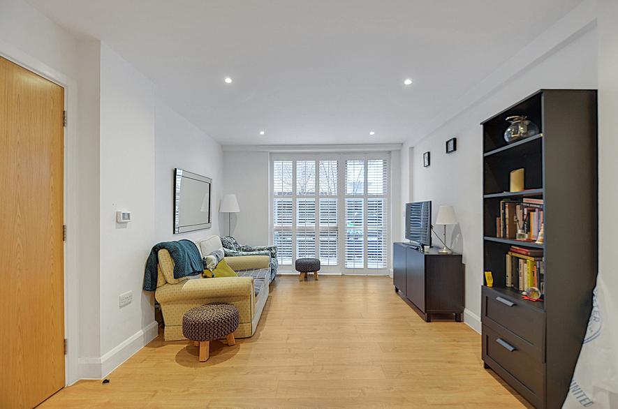 Lounge Area Pic 1.jpg