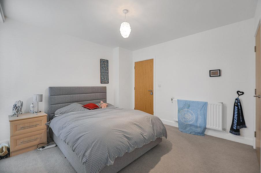 Bedroom 1 Pic 3.jpg