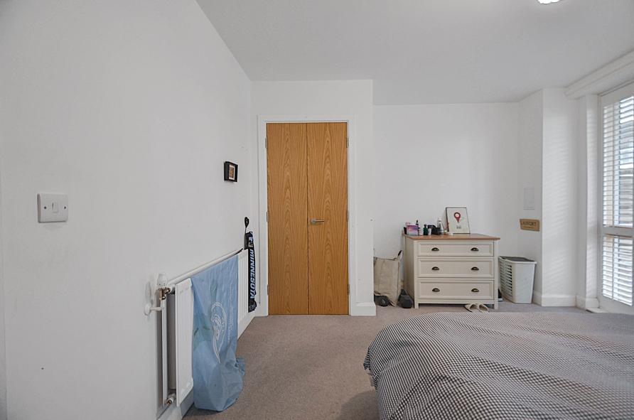 Bedroom 1 Pic 4.jpg