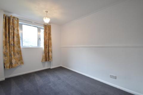 2 bedroom flat to rent, Brockley Combe, Weybridge, KT13