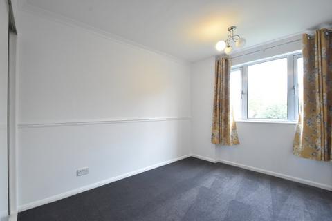 2 bedroom flat to rent, Brockley Combe, Weybridge, KT13