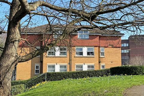 2 bedroom flat for sale, Chapel Road, Redhill