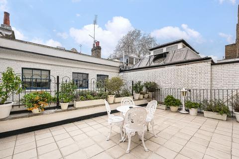 3 bedroom flat for sale, Queen's Gate SW7